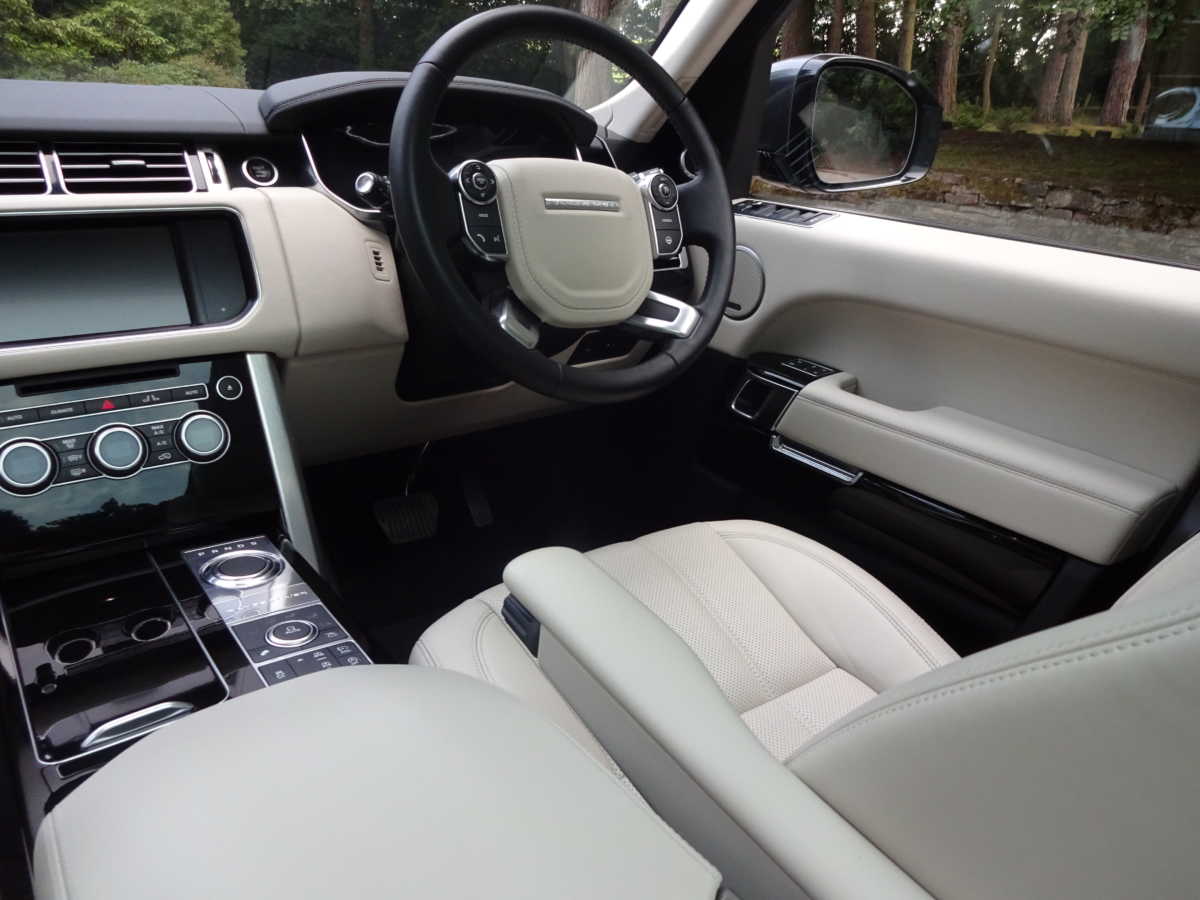 RANGE ROVER VOGUE 3.0 2016 22,000 MILES. 1 OWNER £42,995 NOW SOLD